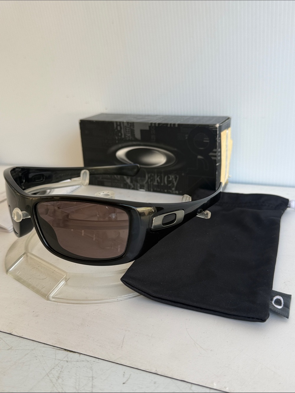 Oakley Limited Edition Bruce Irons Hijinx Sunglasses 03-590 Black Frame Grey Len - Picture 4 of 13